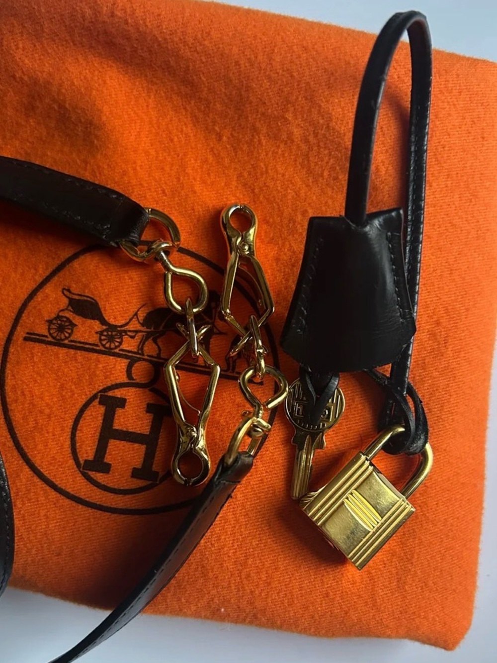 Ultra Vintage 1960 Hermes Kelly 32 Box Calf Dust Bag, Lock/Key/Clochette, Strap - Picture 7 of 17